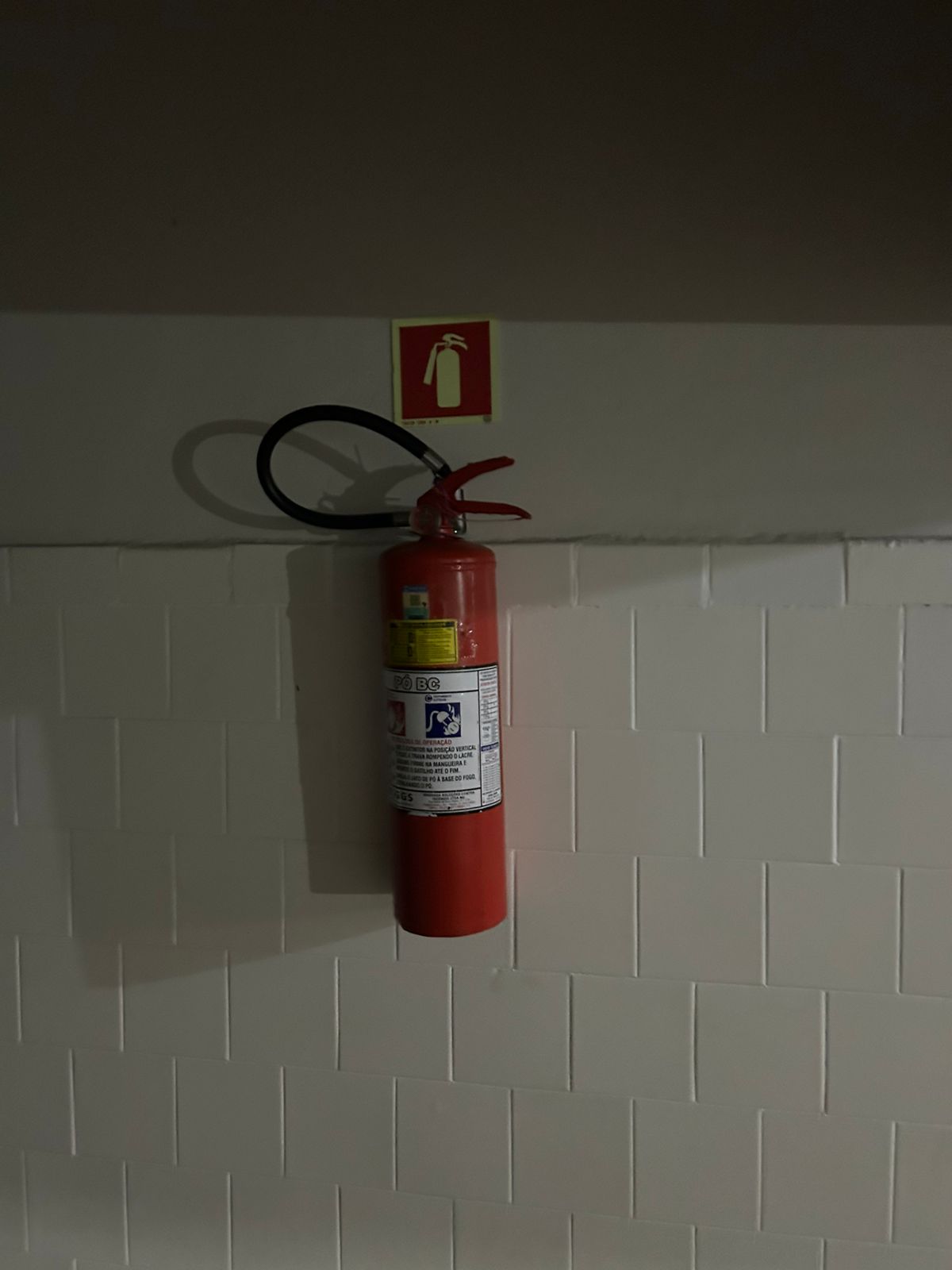 EXTINTOR DE INCÊNDIO CO2 E SINALIZAÇÃO - ALPHAMALL